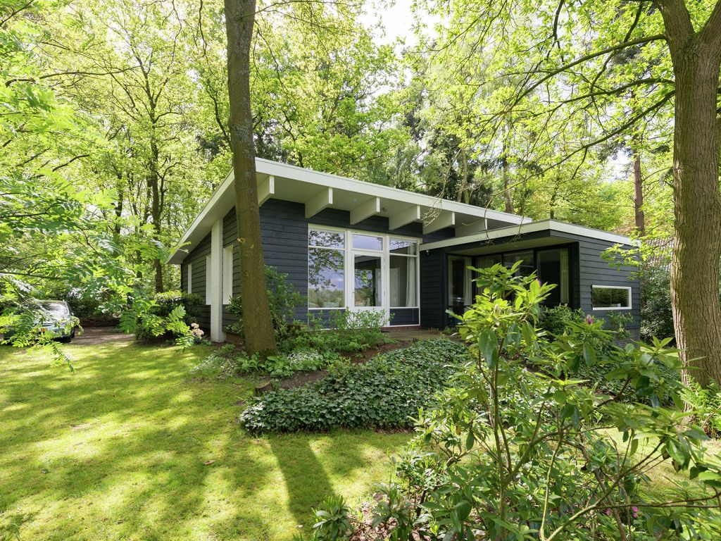 huis in bosrijke omgeving